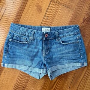 Aeropostale Denim Shorts
Size 3/4